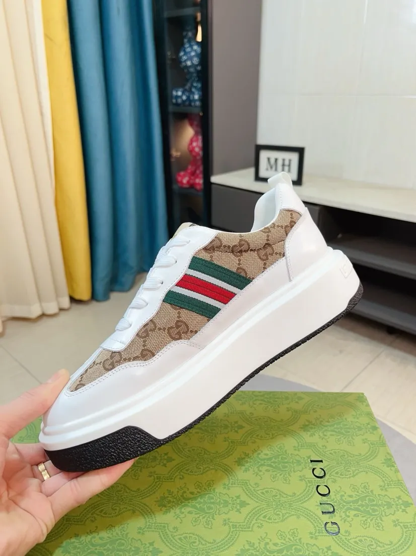 Men's shoes 💰458🌹🌹[GUCCI] Gucci's new lace-up casual men's shoes are on the market first, and the materials and workmanship are superior to all versions on the market. The highest quality shipped first-layer cowhide with imported original perforated materials➕Genuine leather lining, privately molded soft outsole, high foot comfort, imported special materials highlight the brand's unique charm, high-end customization 38-44